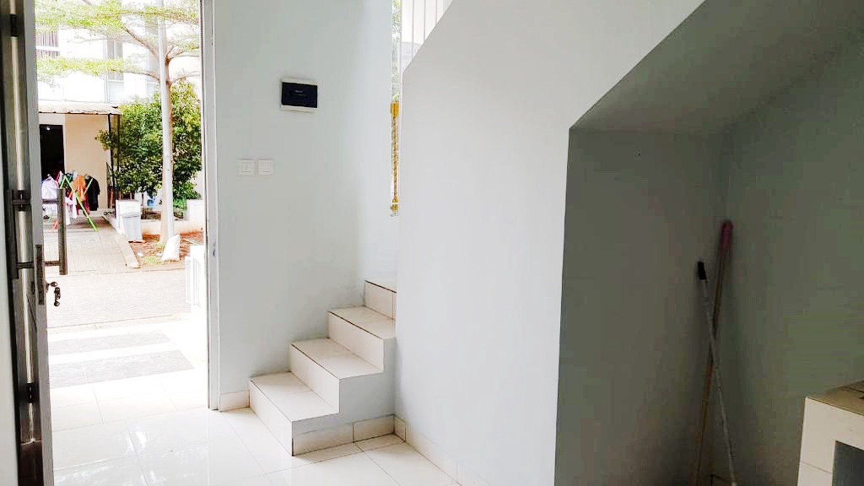 Rumah Bagus Di Ayna Residence Graha Raya Bintaro Tangerang Selatan.