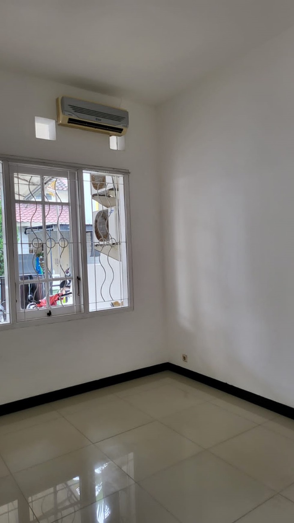 Dijual Rumah Pakuwon City Surabaya Timur - Minimalis Fresh Terawat 1,5 Lantai 