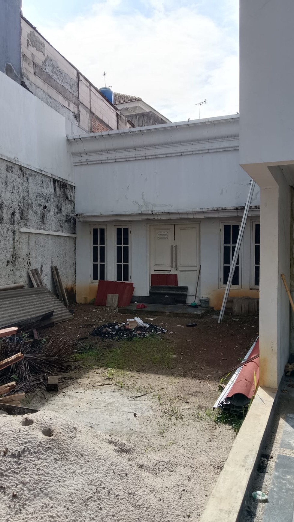 Di jual cepat butuh uang rumah 2 lantai di Cempaka Putih Jakarta Pusat