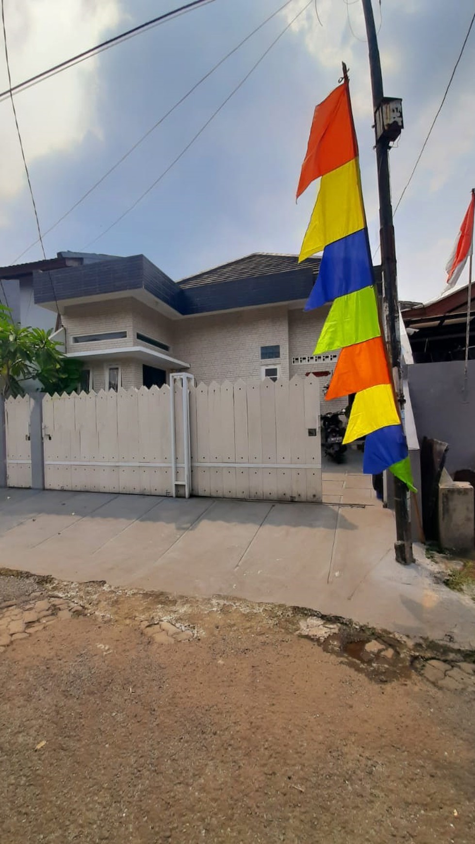 Rumah Cantik Siap Huni dan Lokasi Strategis dekat Bintaro Jaya @Ciputat