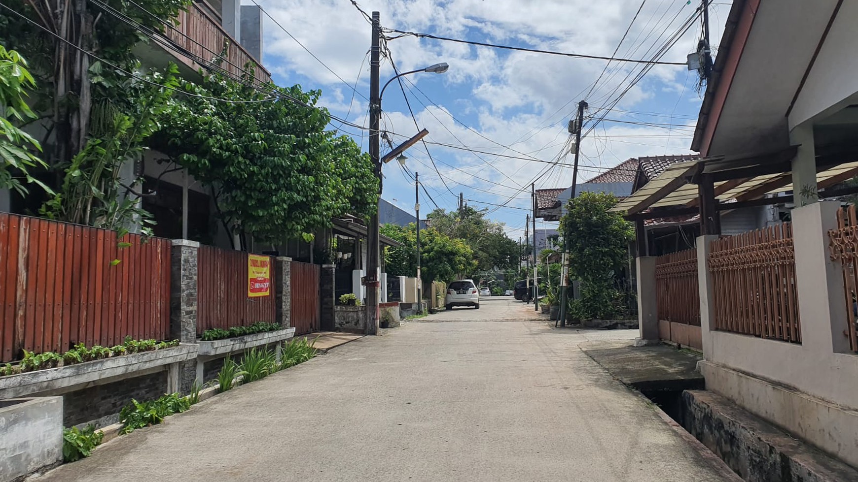 Rumah 2 Lantai Bagus Siap Huni di Perumahan Mas Naga Jakasampurna Bekasi Barat