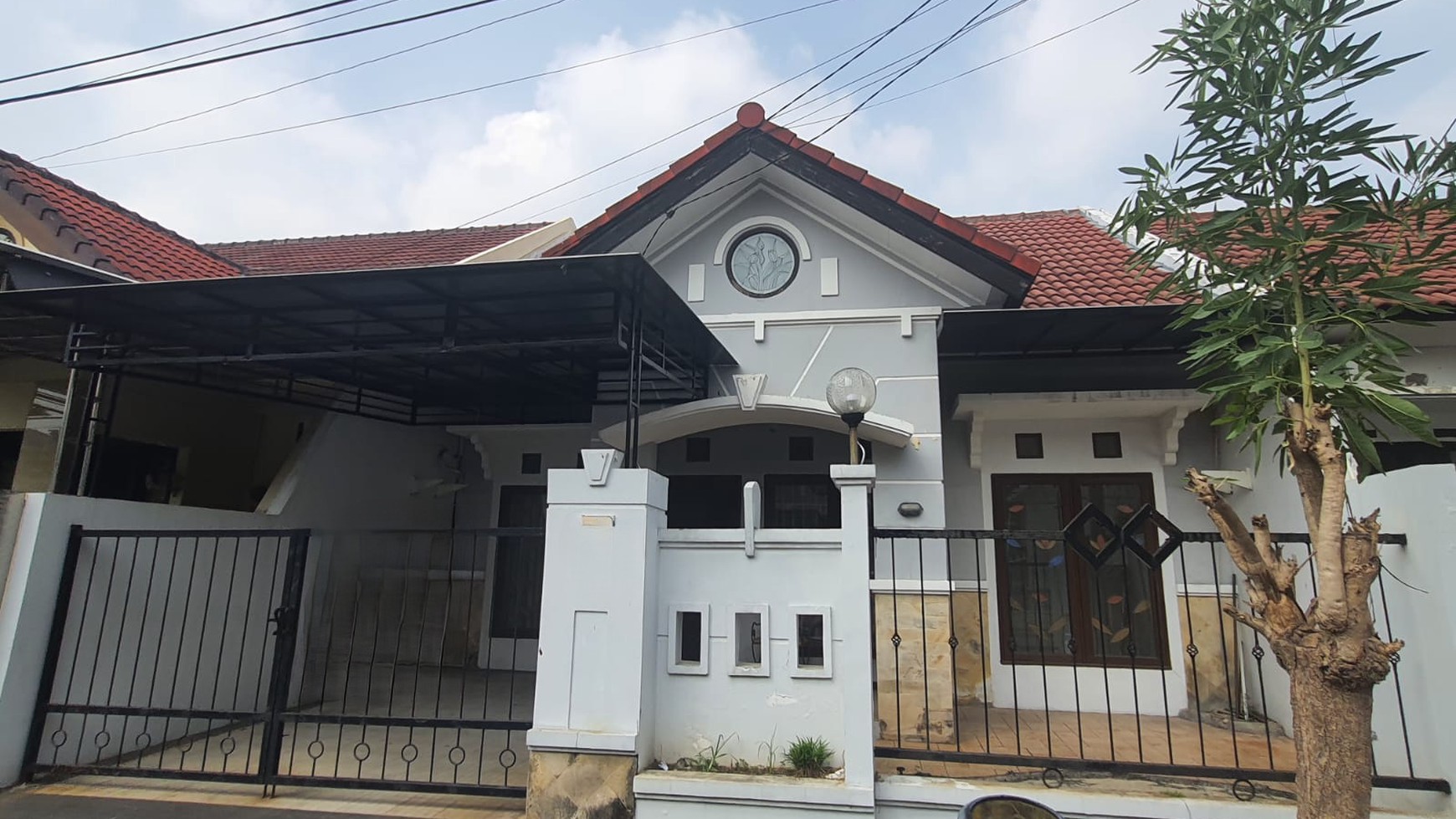 Dijual Rumah Graha Sampurna Indah Wiyung Surabaya Barat BONUS SEMI FURNISHED Dekat Royal Residence, Pakuwon Mall, PTC