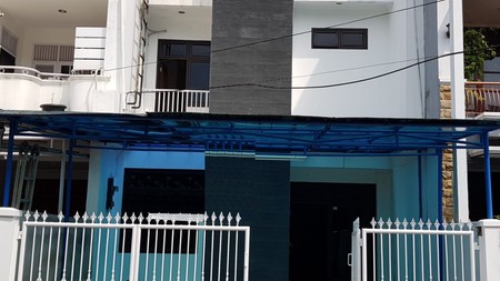 Rumah siap huni di pondok indah.