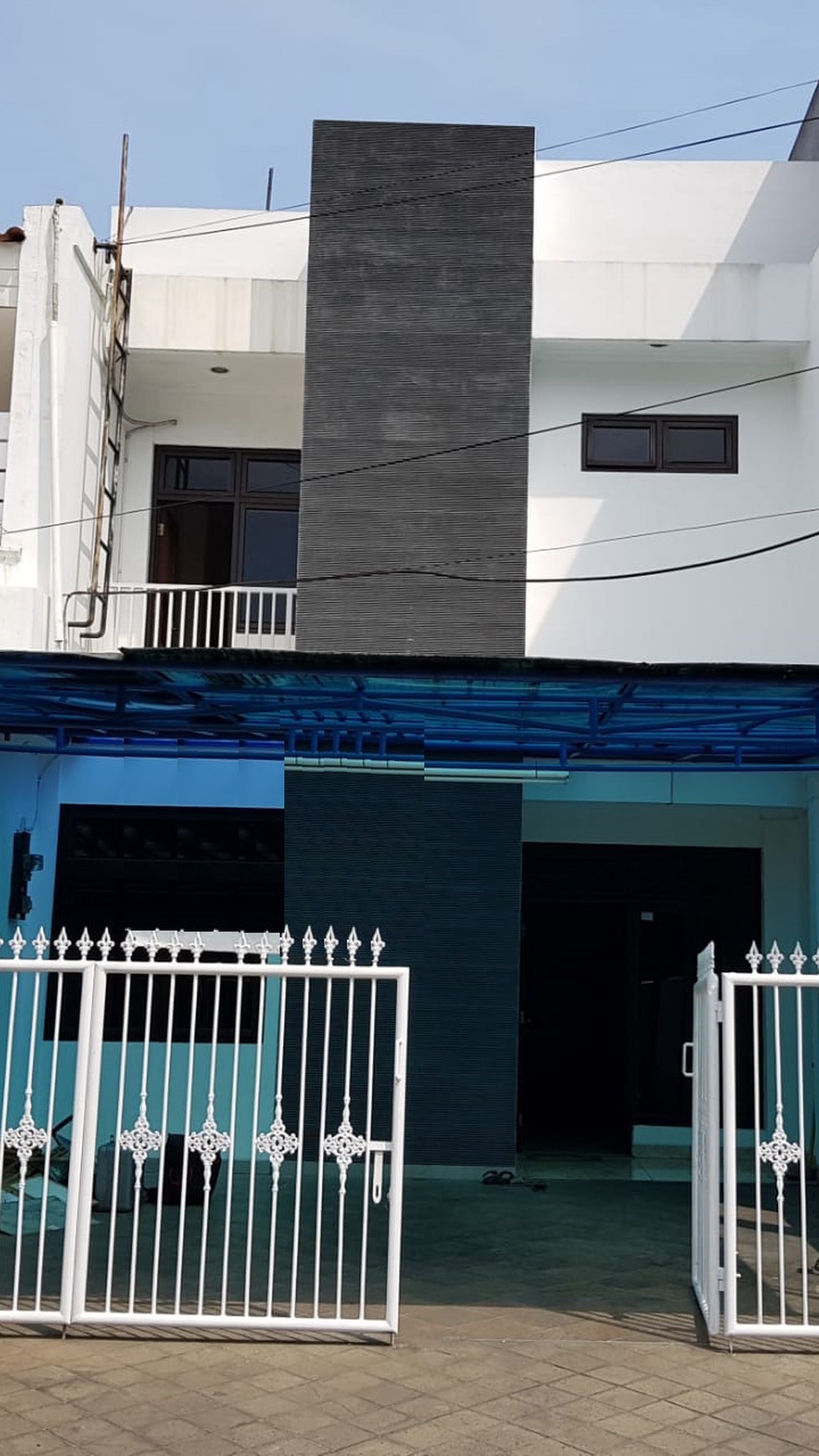 Rumah siap huni di pondok indah.