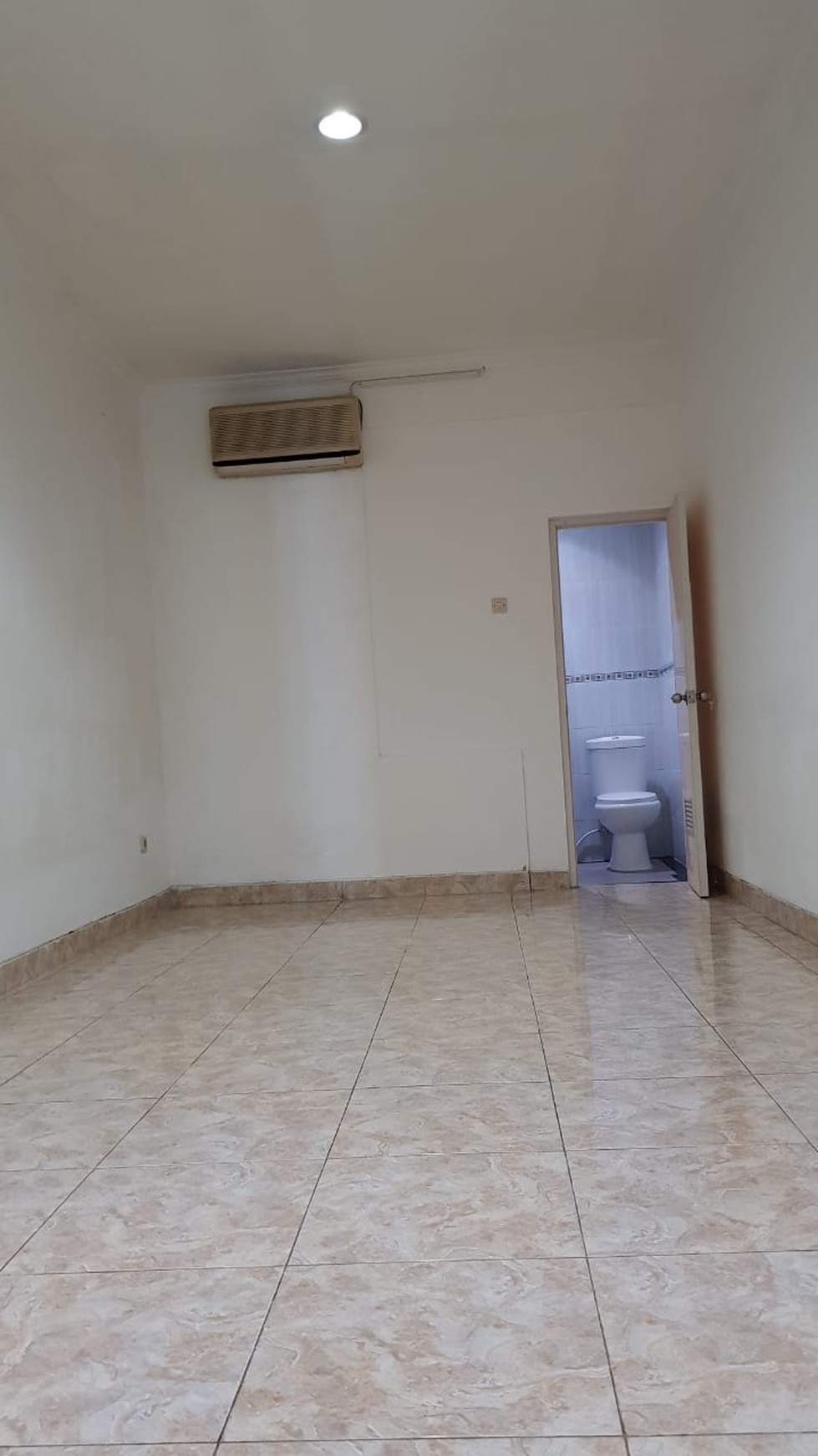 Rumah siap huni di pondok indah.