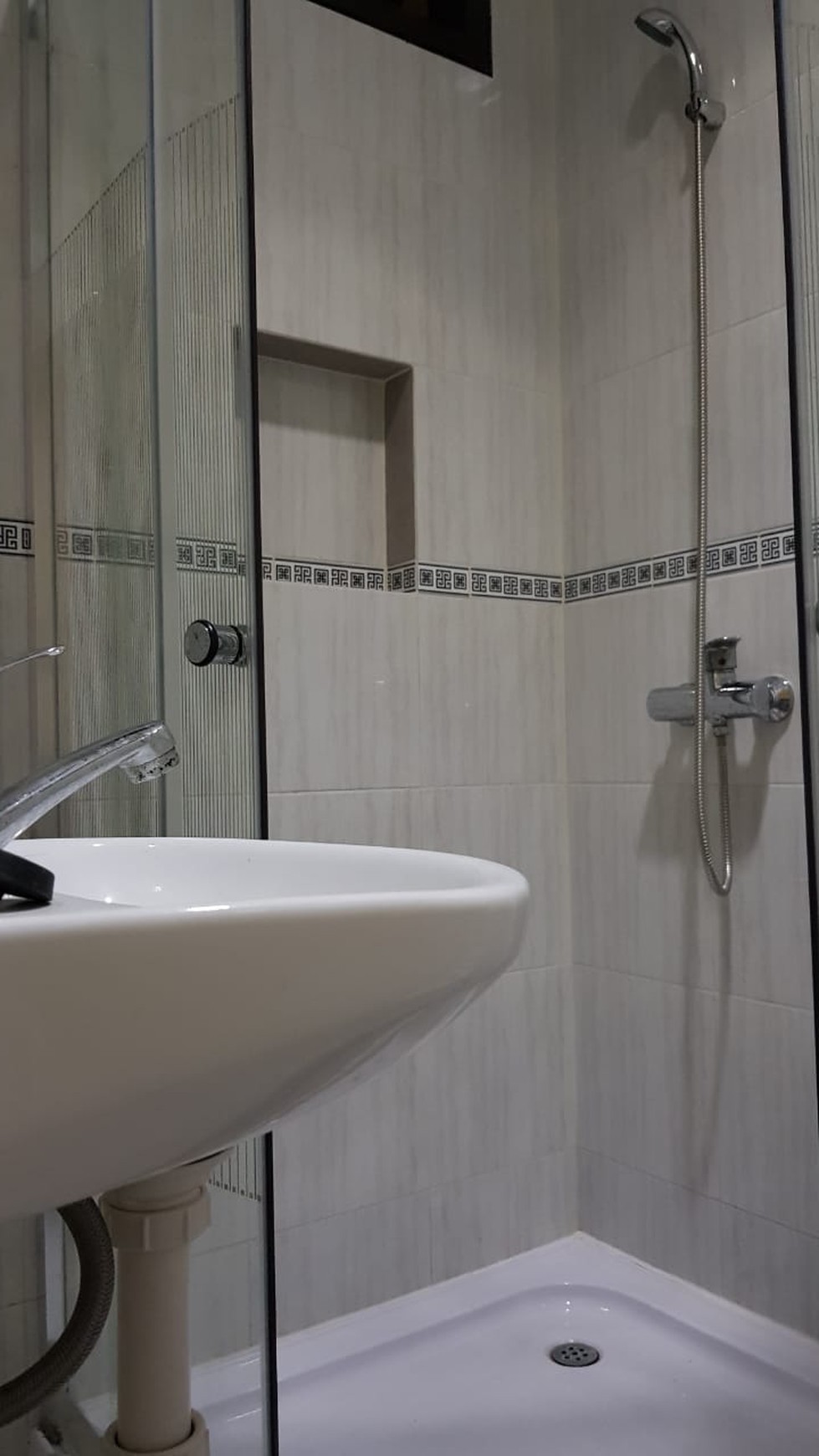 Rumah siap huni di pondok indah.