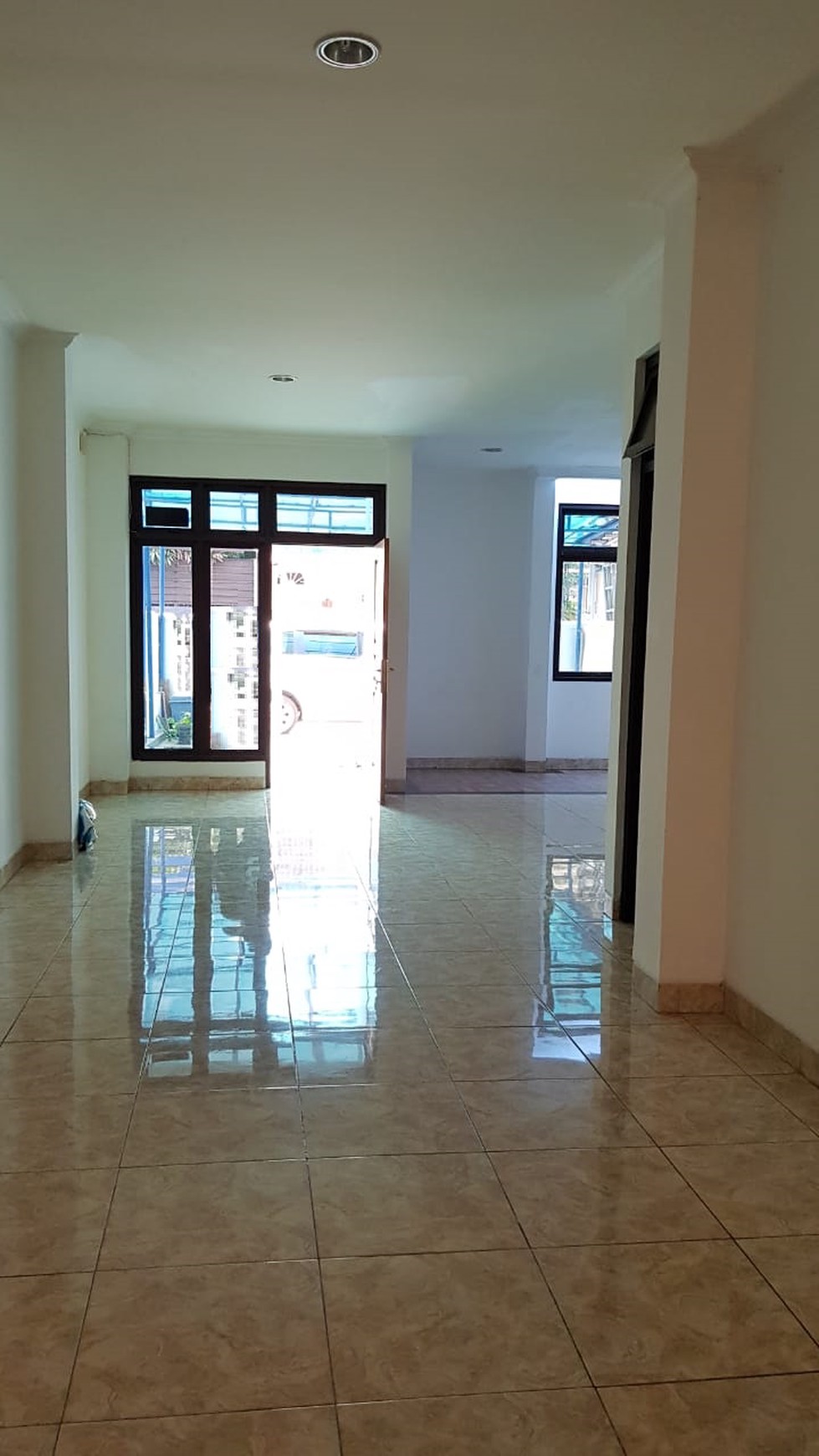 Rumah siap huni di pondok indah.