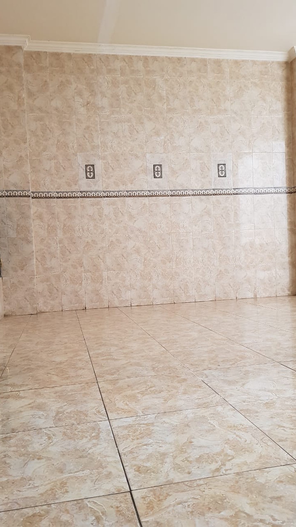 Rumah siap huni di pondok indah.