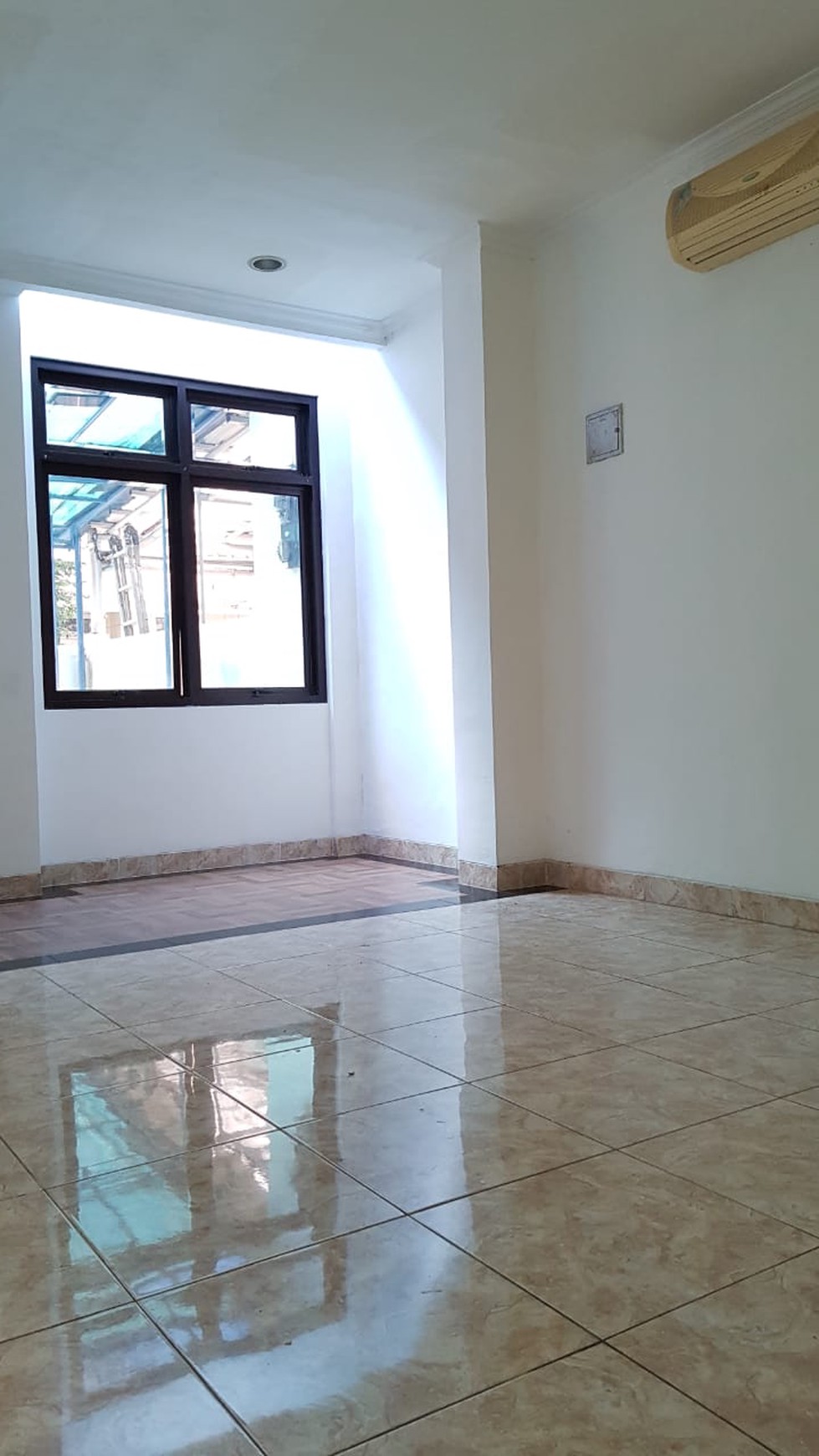 Rumah siap huni di pondok indah.