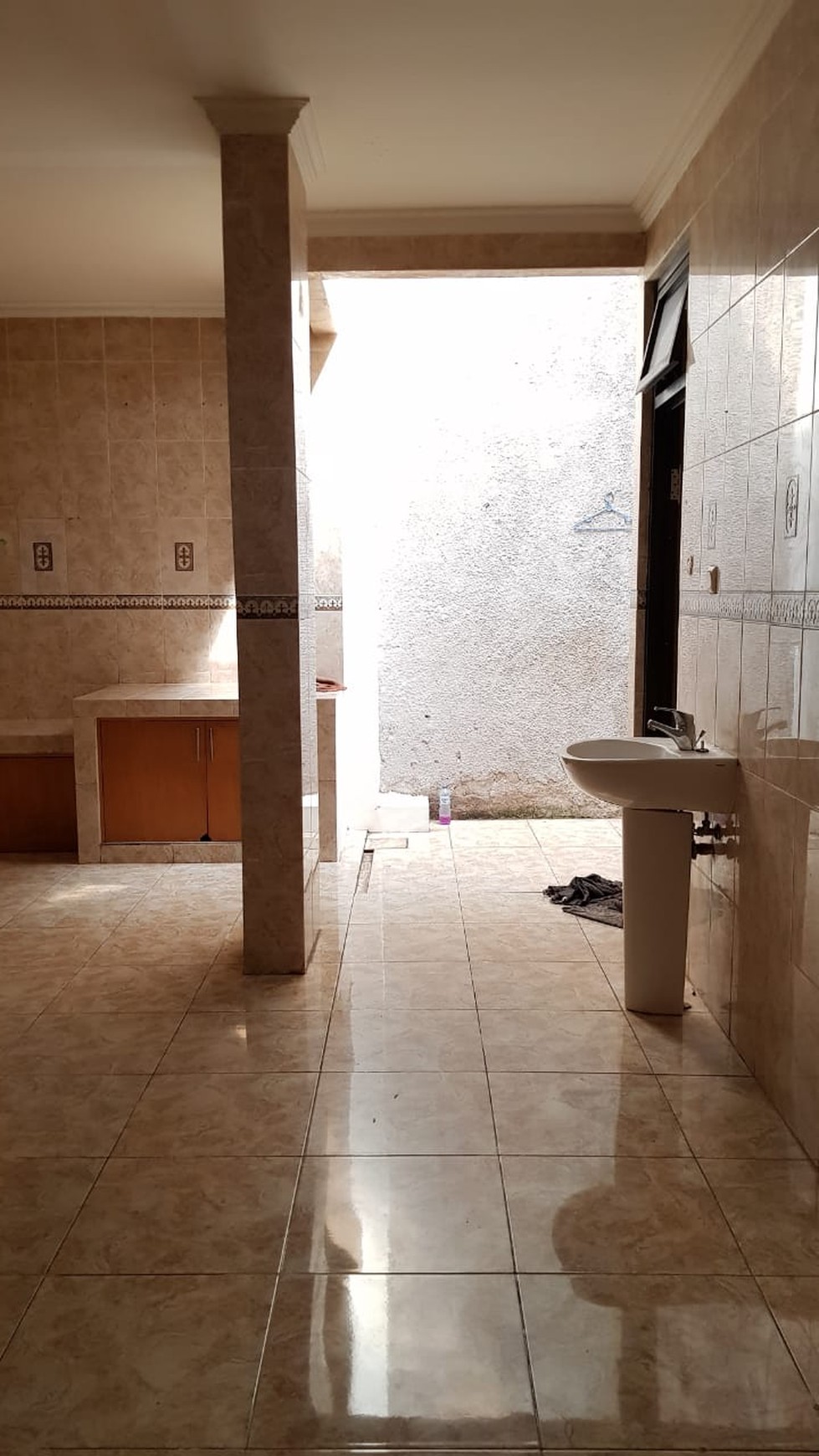 Rumah siap huni di pondok indah.