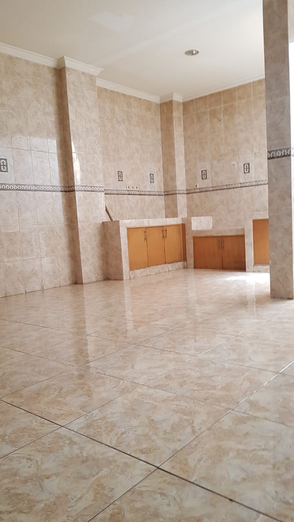 Rumah siap huni di pondok indah.