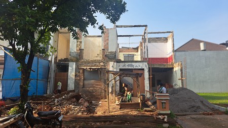 Rumah 2 Lantai Hadap Taman di Kota Wisata Cibubur