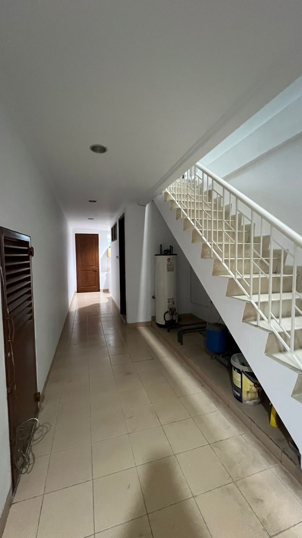 Rumah Hook Mewah Cantik SHM  4 lantai di Meruya Jakarta Barat