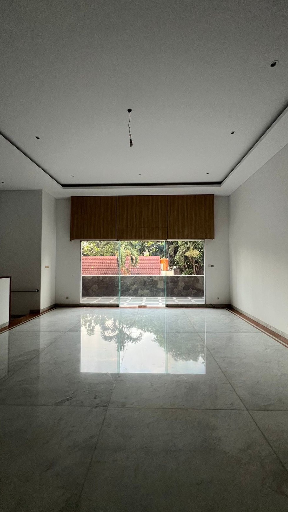 Rumah Hook Mewah Cantik SHM  4 lantai di Meruya Jakarta Barat