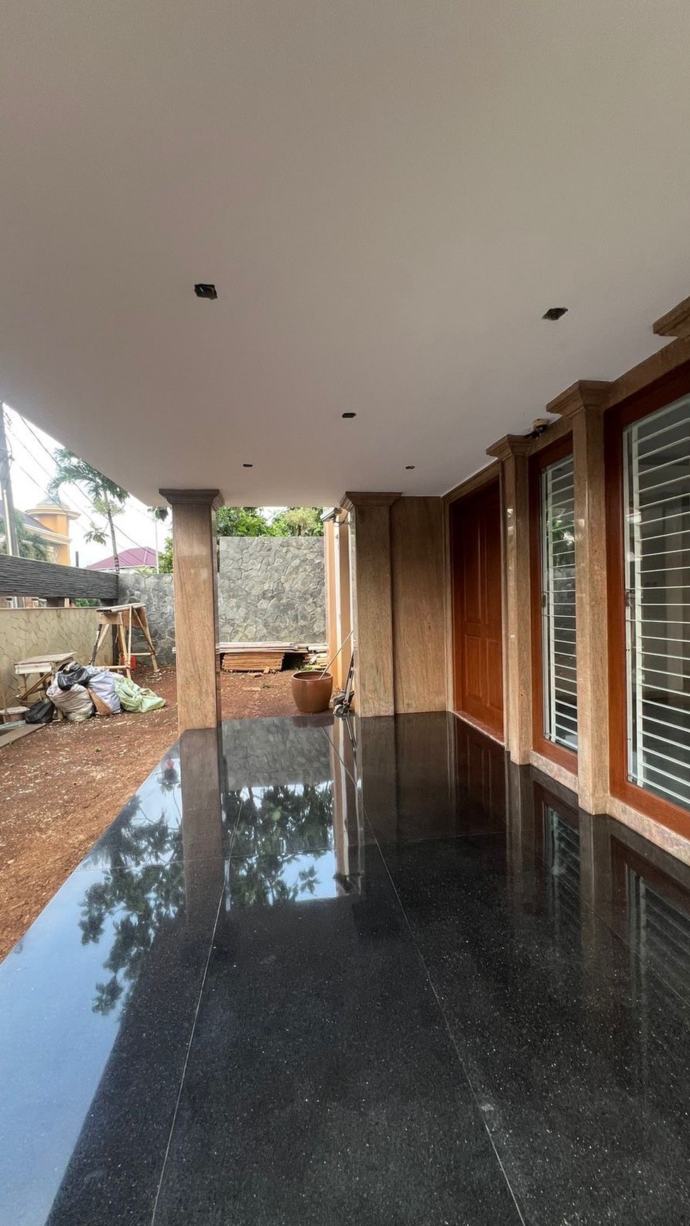 Rumah Hook Mewah Cantik SHM  4 lantai di Meruya Jakarta Barat