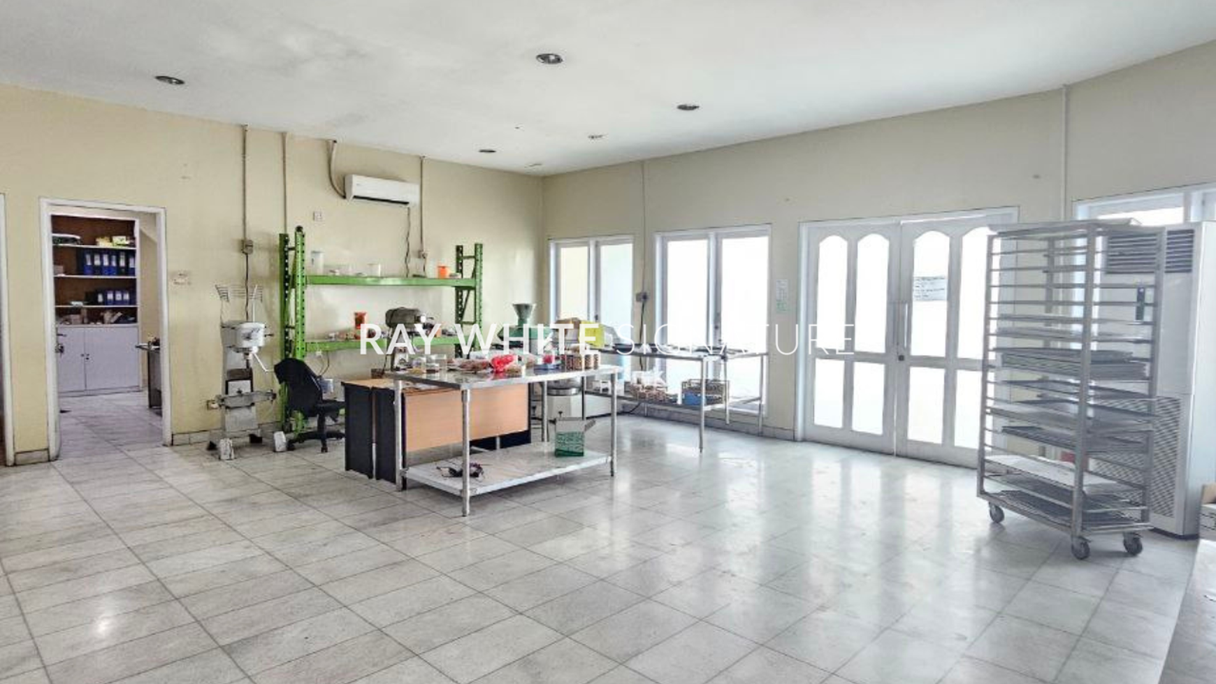 Dijual Rumah Lama Di Cempaka Putih Cocok untuk Office dan Storage