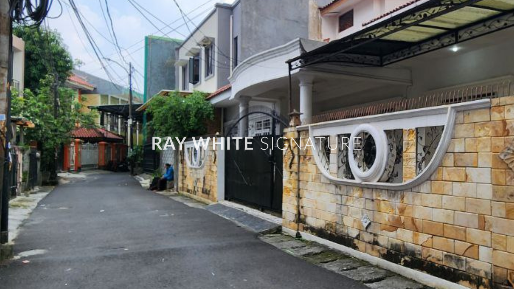 Dijual Rumah Lama Cocok Untuk Usaha Kost, Jalan Kaki menuju St Tebet