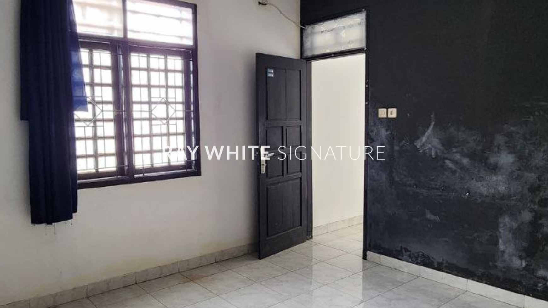 Dijual Rumah Lama Cocok Untuk Usaha Kost, Jalan Kaki menuju St Tebet