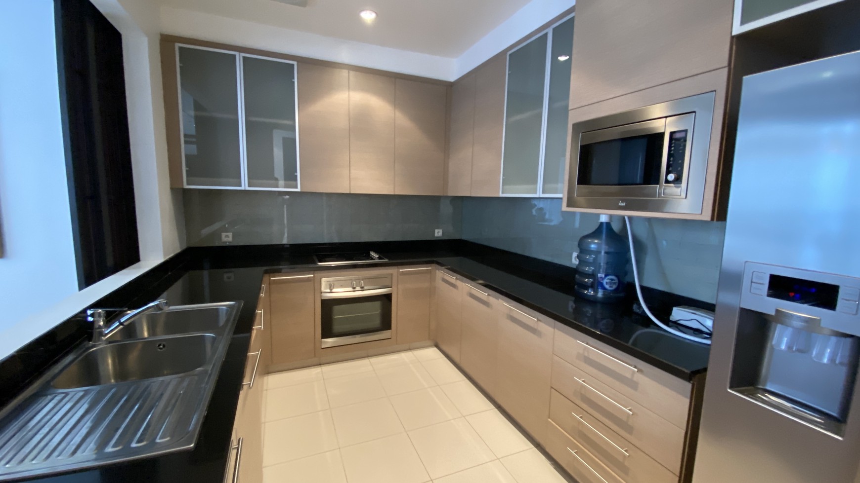 Brand new beautiful apartment in oakwood mega kuningan