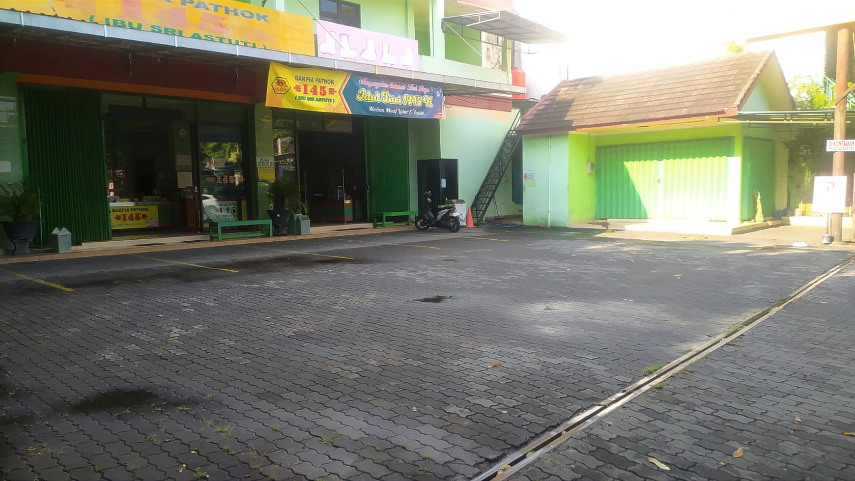 Disewakan Ruko Siap Pakai Lokasi Strategis di Jalan Kusumanegara 