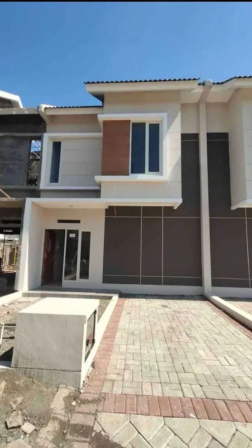 Rumah Baru lokasi strategis dan siap huni Grand Alexandria 