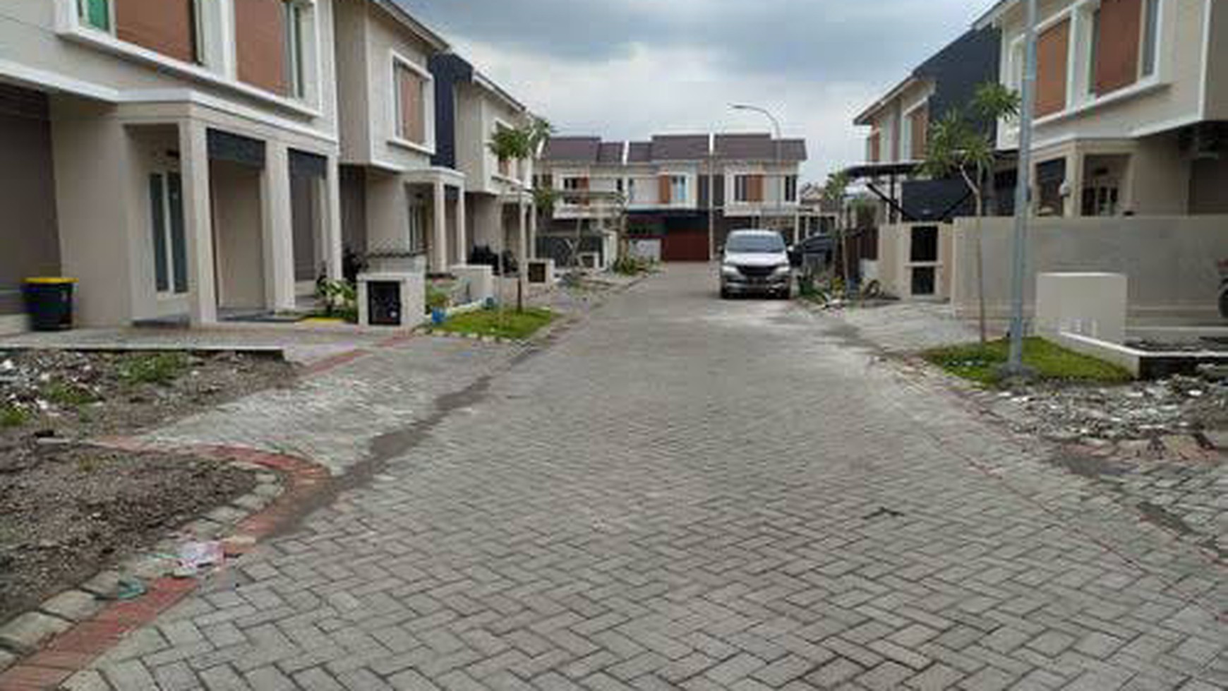 Rumah Baru lokasi strategis dan siap huni Grand Alexandria 