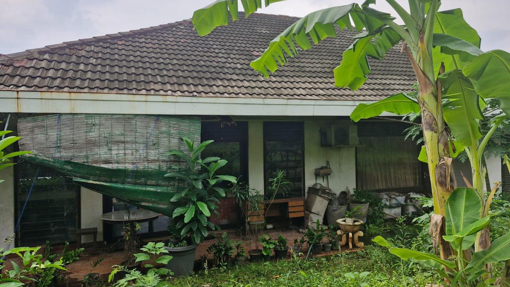 Rumah tua hitung tanah, strategis, di Jl. Kamboja, Pejaten Barat, Jakarta Selatan 