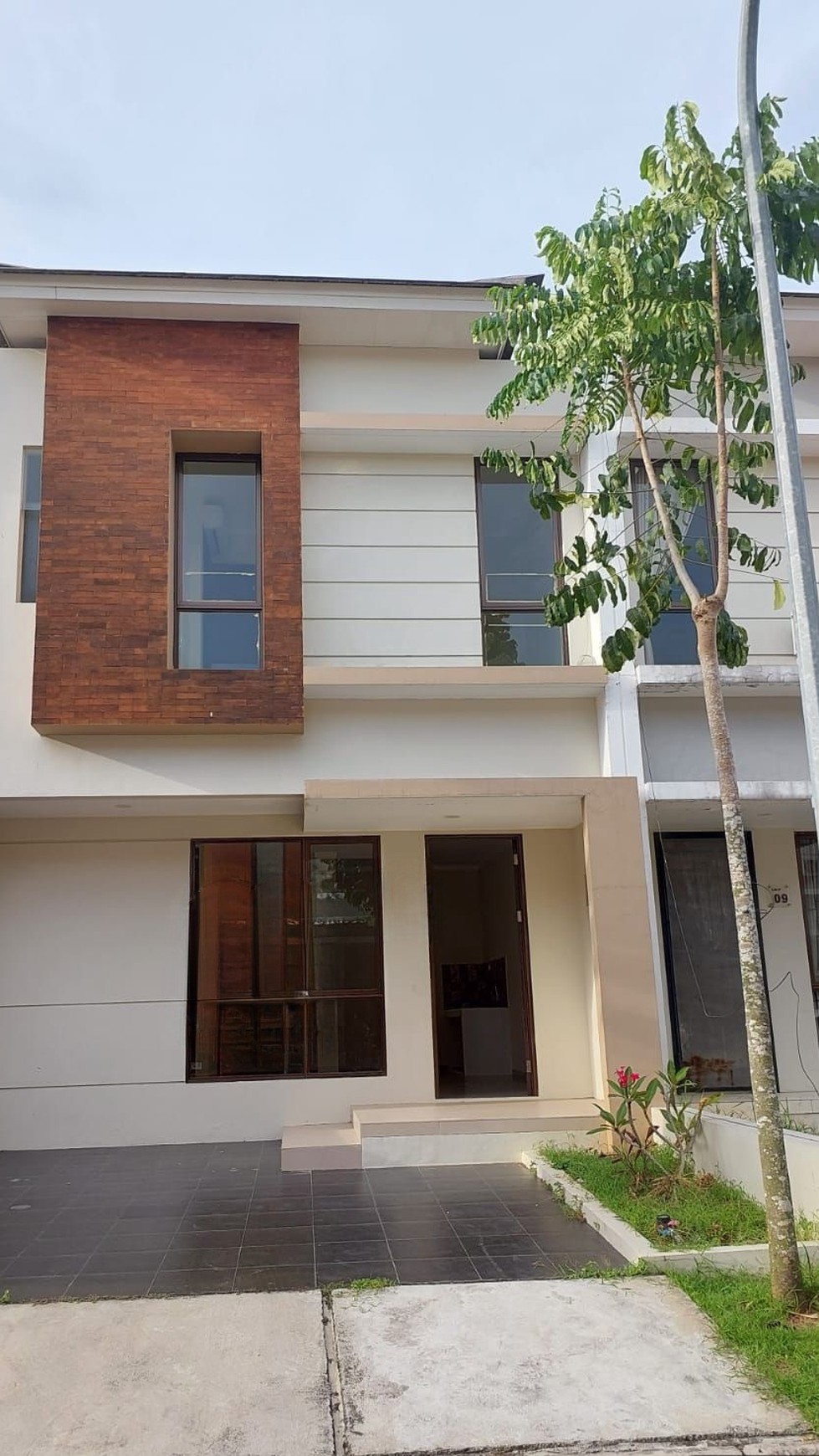 Rumah minimalis siap huni di graha raya