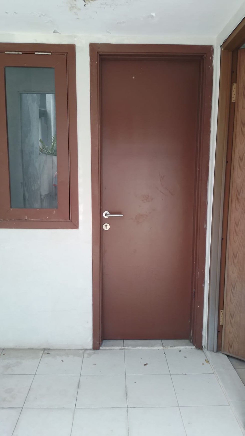 Rumah Bagus, halaman luas dalam cluster di Bintaro Sektor 9..