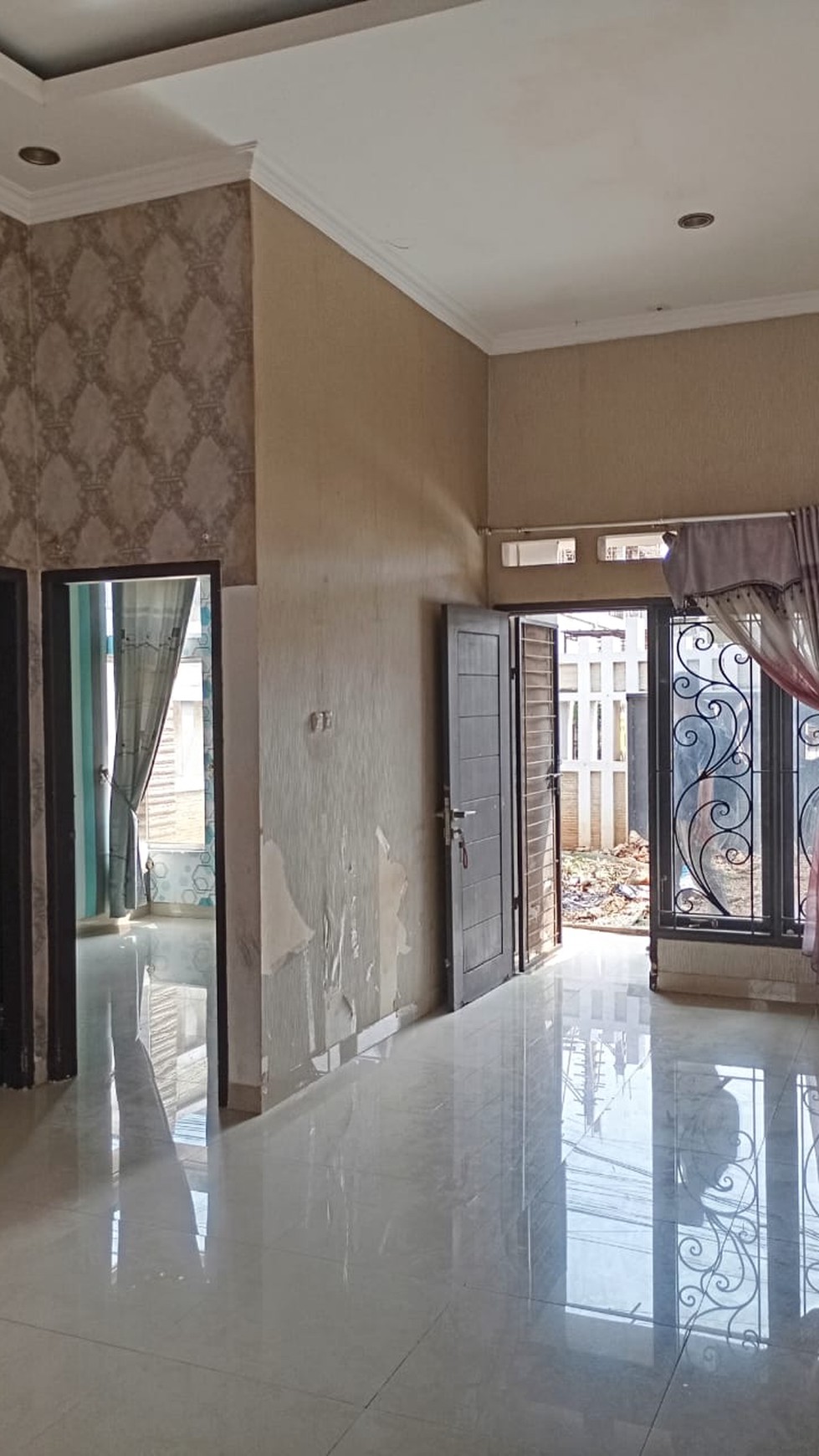 Dijual Rumah Pinggir jalan utama 