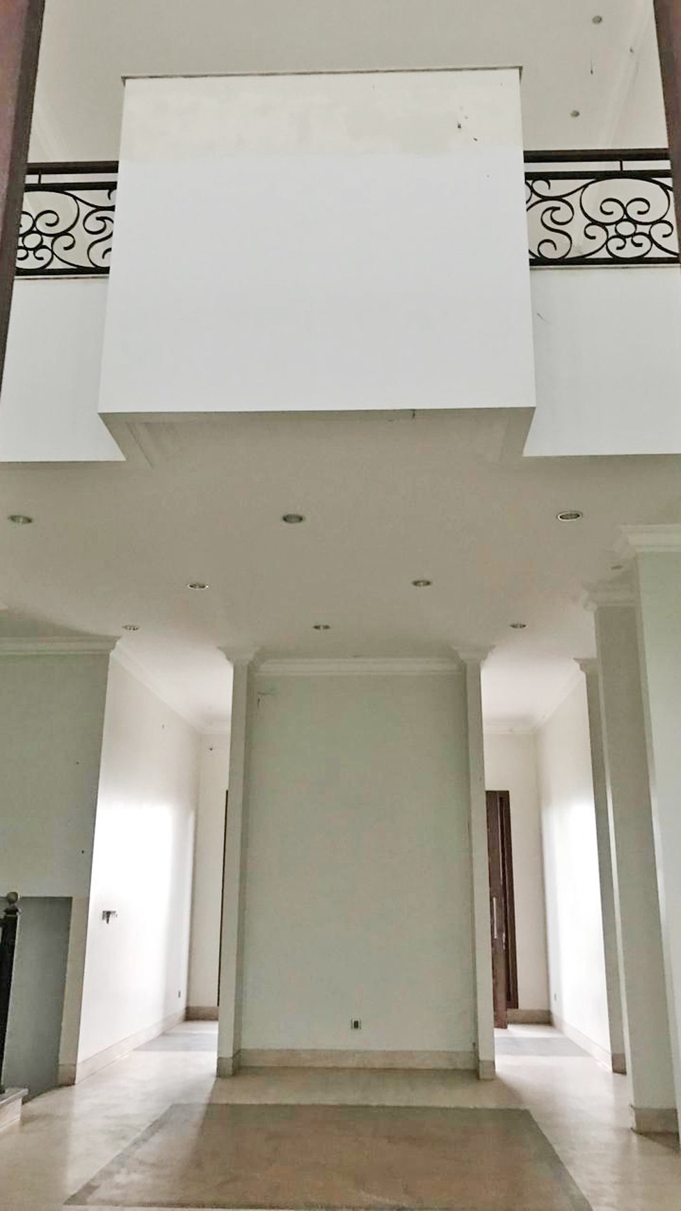 Dijual Rumah Lokasi Strategis di Crown PHG Gading Serpong