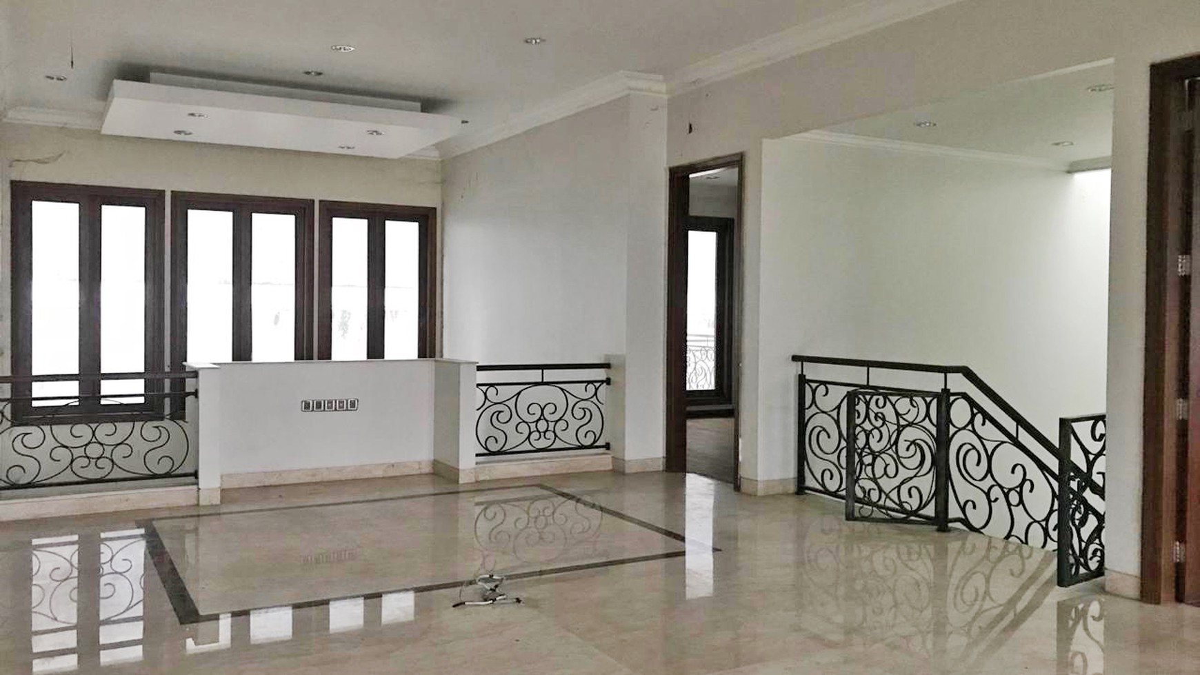 Dijual Rumah Lokasi Strategis di Crown PHG Gading Serpong