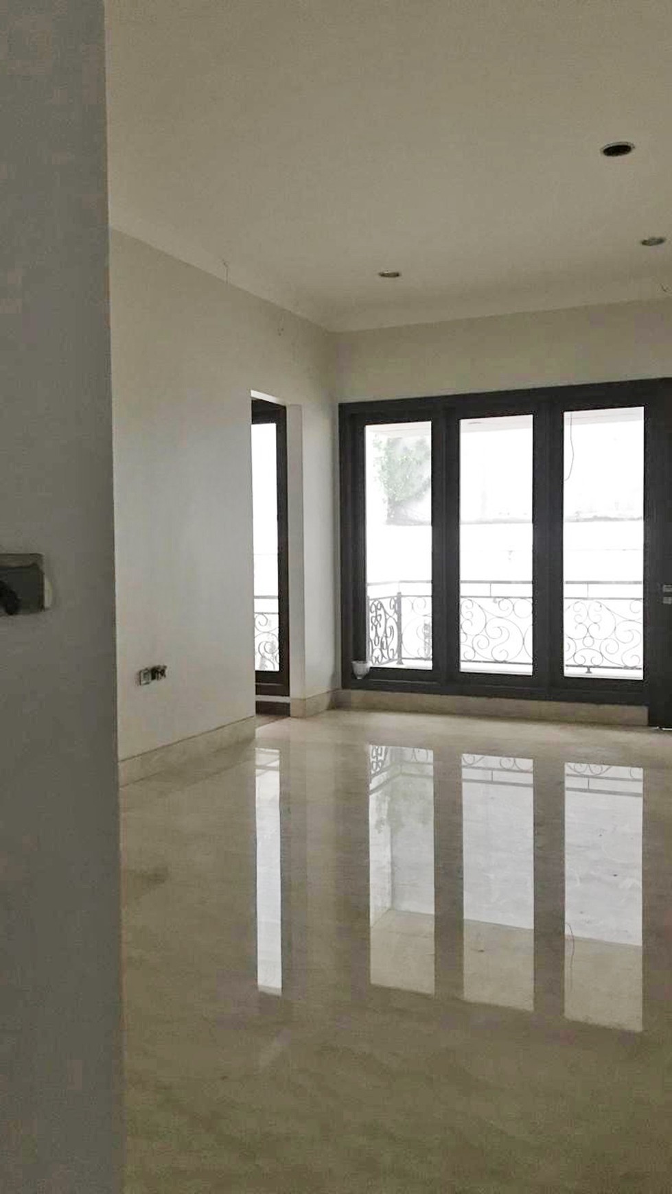 Dijual Rumah Lokasi Strategis di Crown PHG Gading Serpong