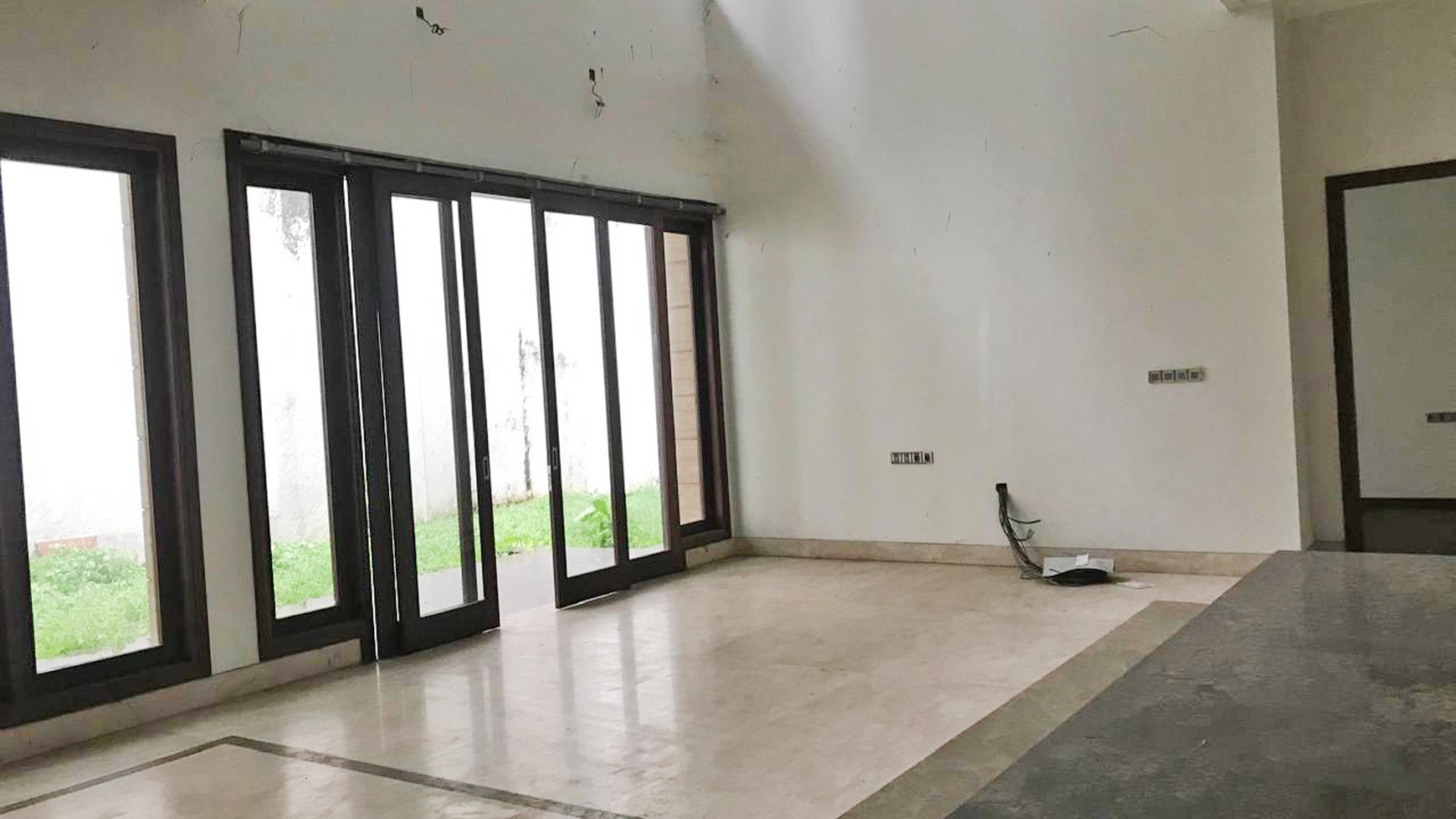 Dijual Rumah Lokasi Strategis di Crown PHG Gading Serpong