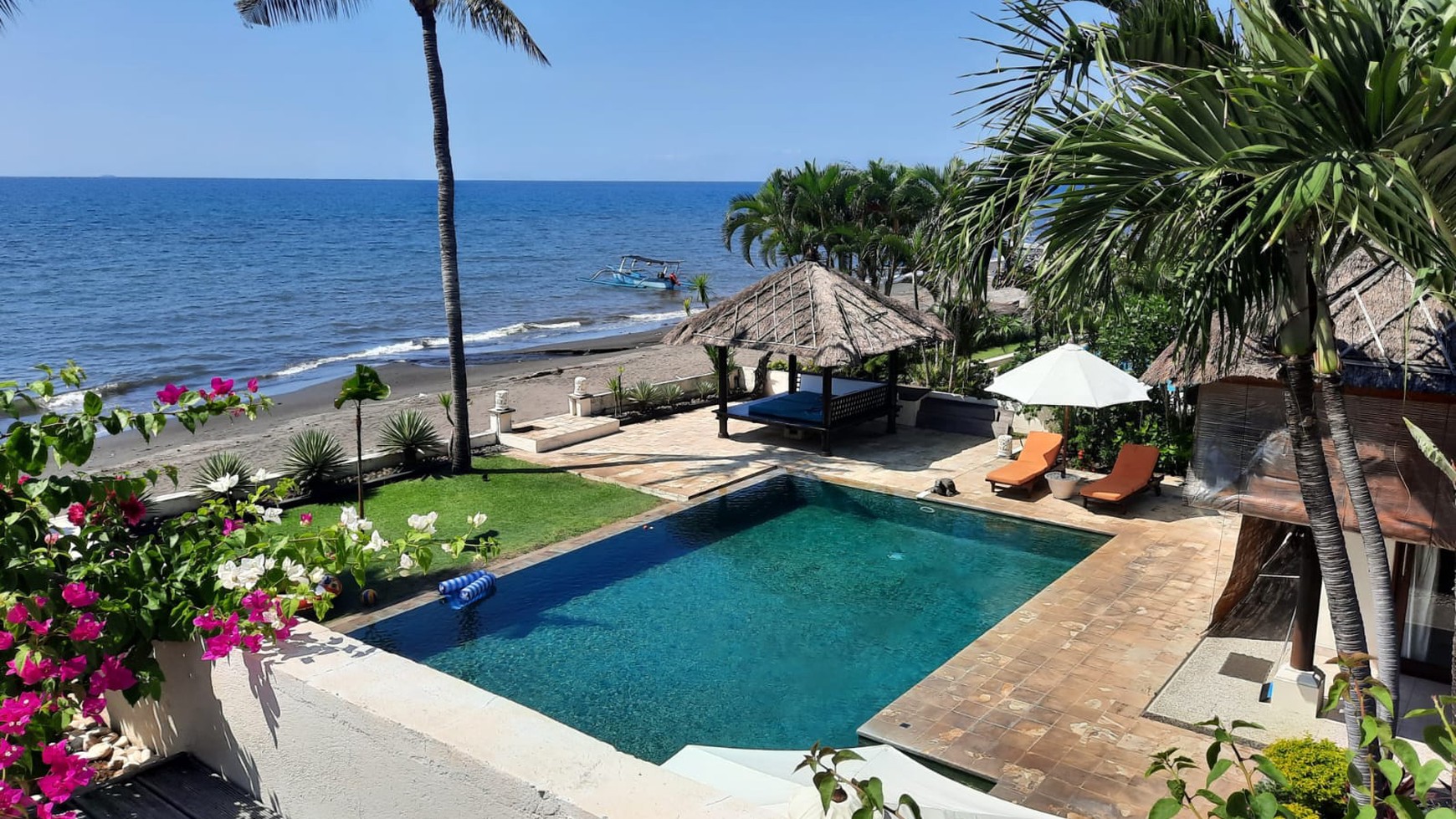 Beach Front Villa For Sale in Lovina