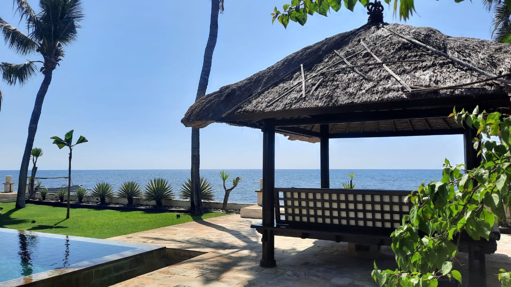 Beach Front Villa For Sale in Lovina