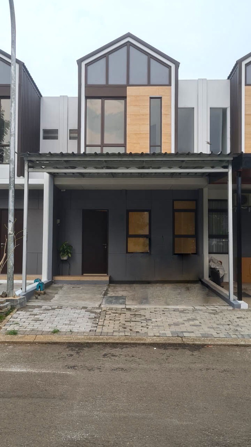 Rumah Baru dan Cantik di Castilla BSD City