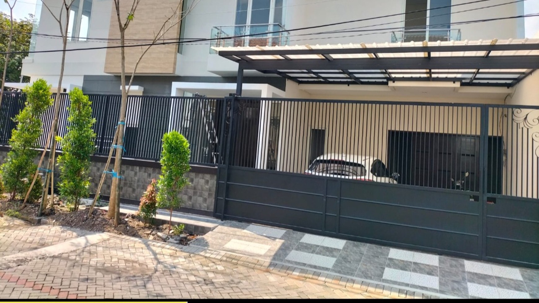 Rumah Baru Griya Babatan Mukti Dekat Royal Residence , Pakuwon Mall- New Minimalis Modern SPESIAL Garasu Carport masuk 4 mobil LUAS