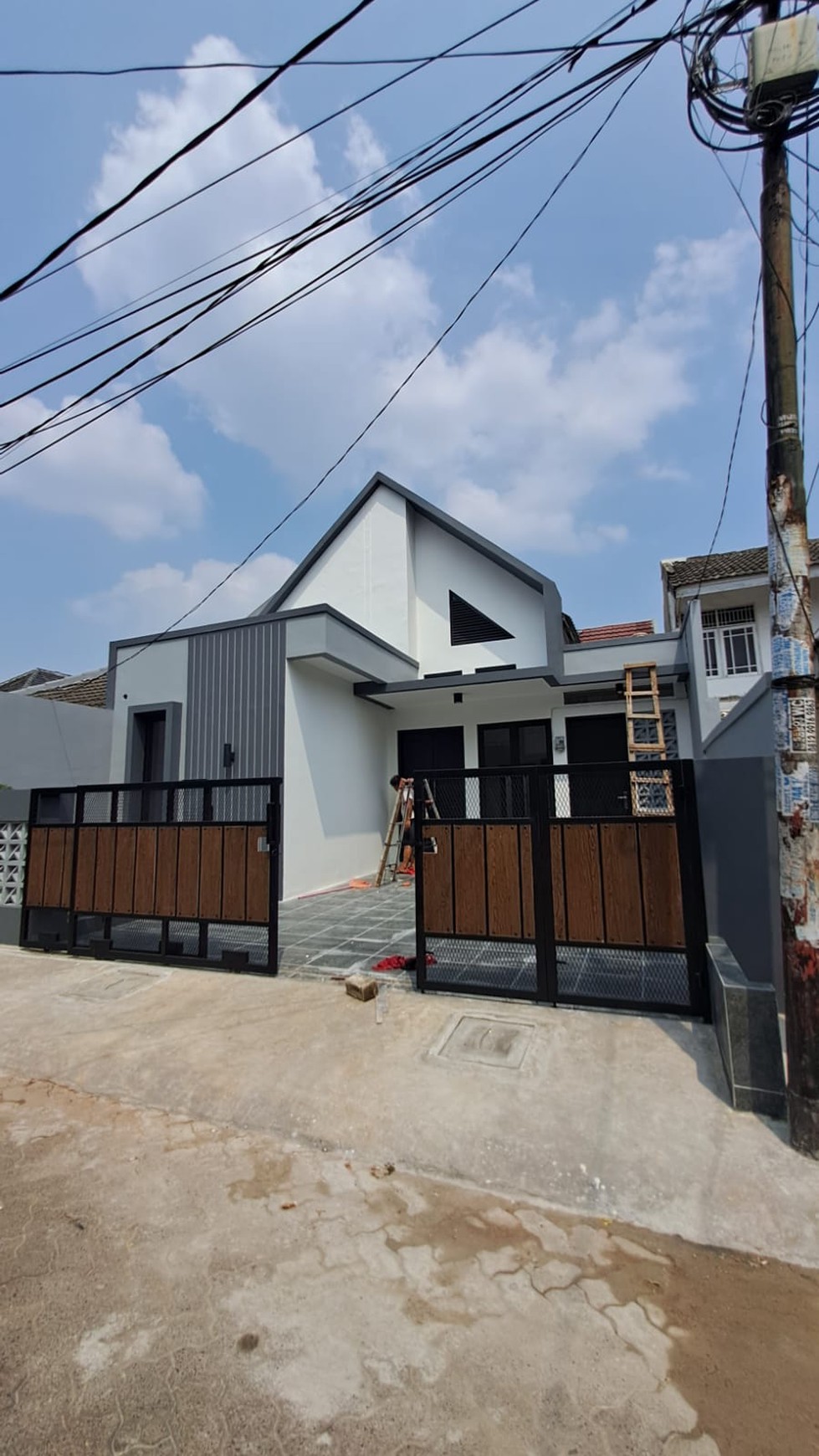 New Brand Rumah Cantik Siap Huni dengan Hunian Nyaman @Ciputat