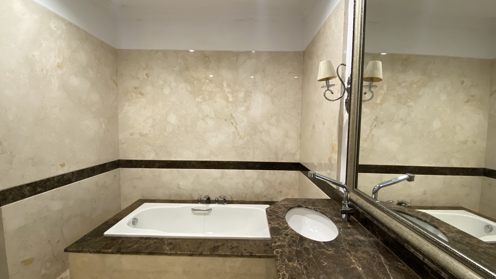 Rumah Hitung Tanah Area Cipete