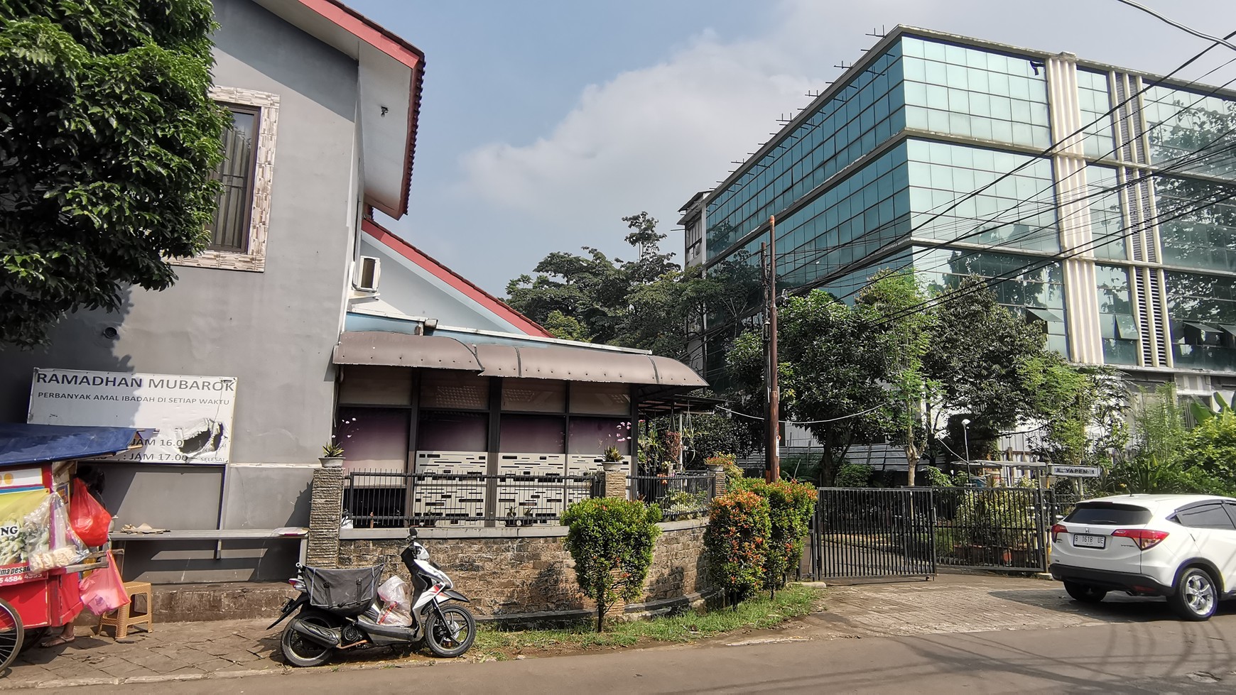 RUMAH PINGGIR JALAN RAYA YAPEN NUSLOK SANGAT COCOK BUAT USAHA