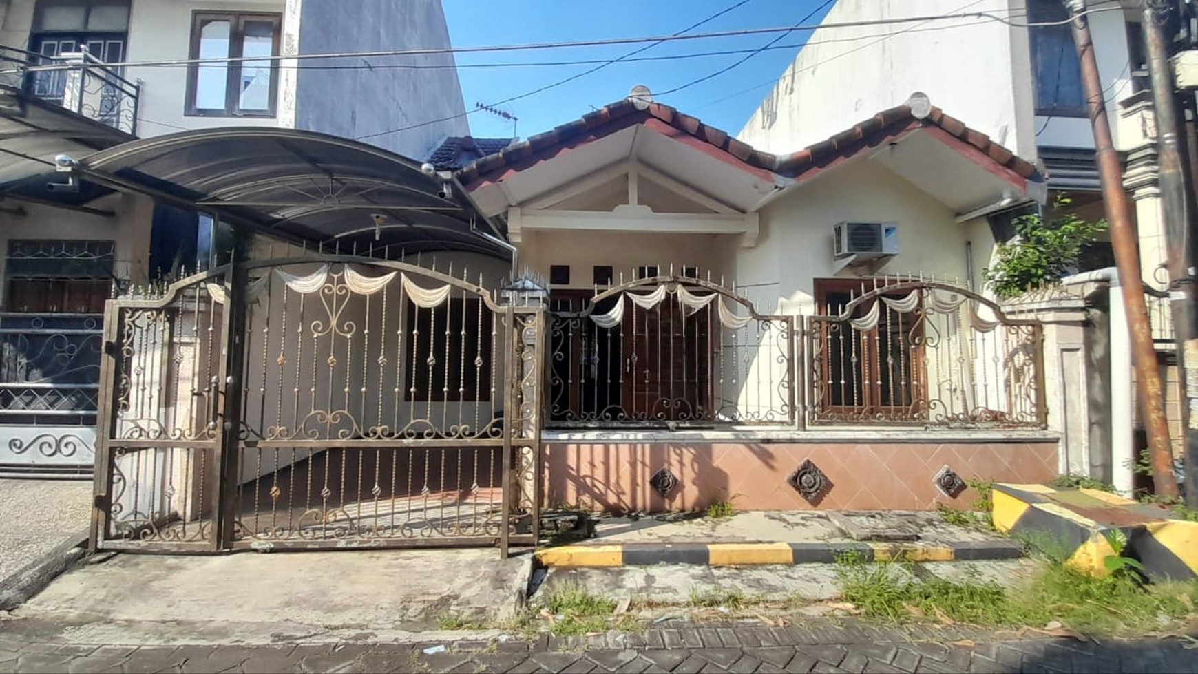 Rumah Darmo Permai Utara One Gate System