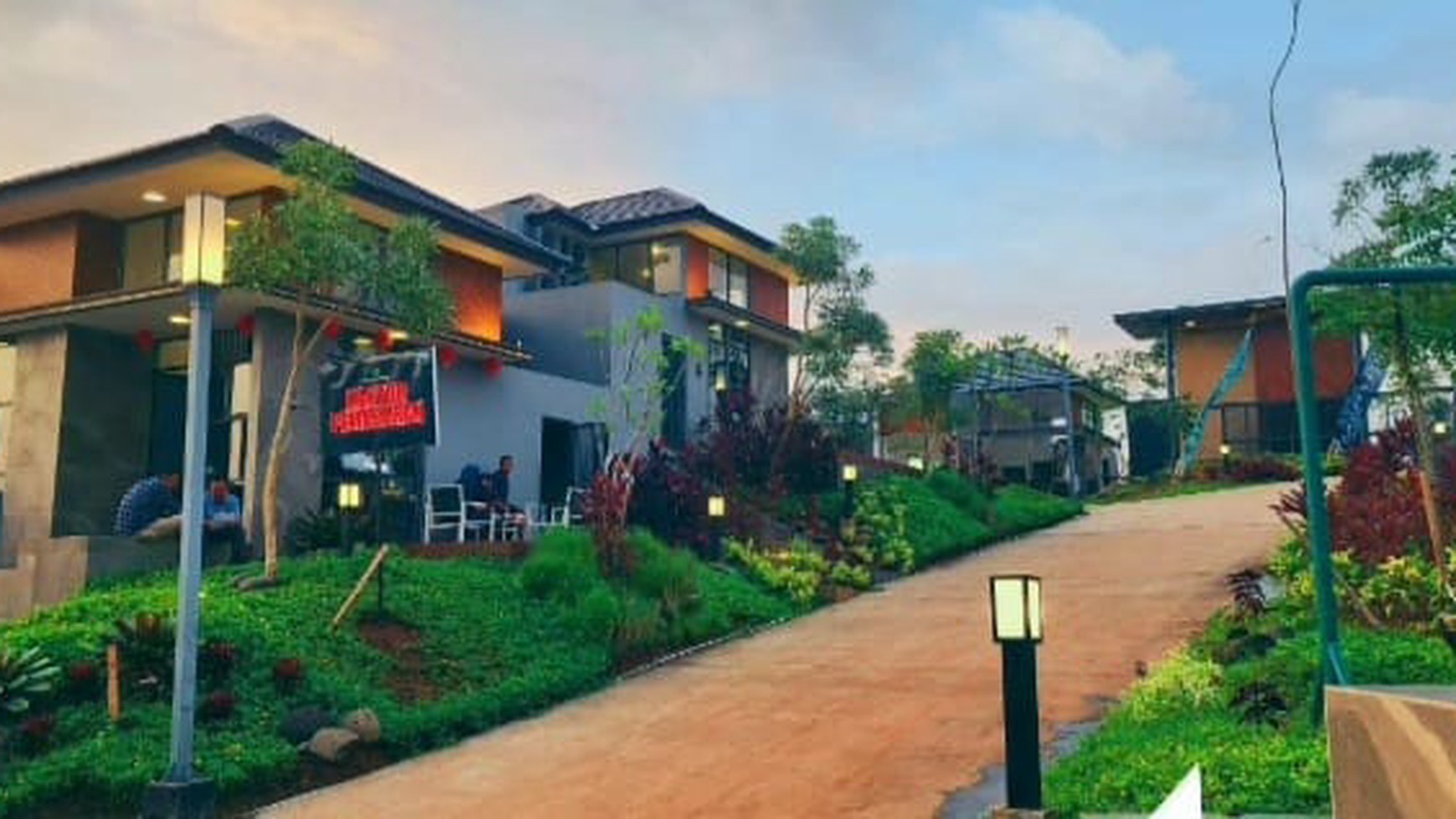 Rumah Bagus Brand New Di Golden Flower Pagedangan Tangerang