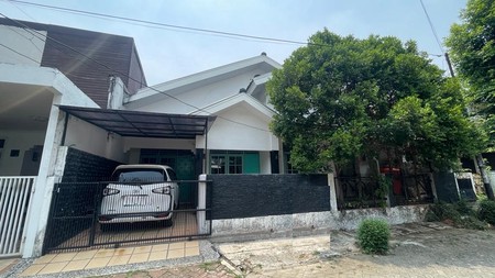 Rumah terawat siap huni di Bintaro Sektor 9