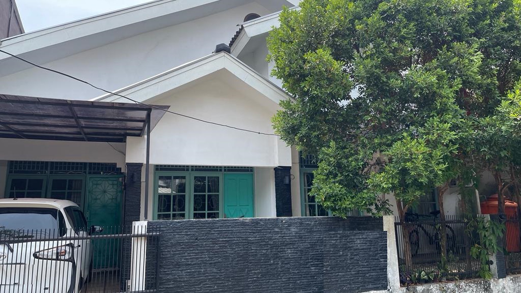 Rumah terawat siap huni di Bintaro Sektor 9