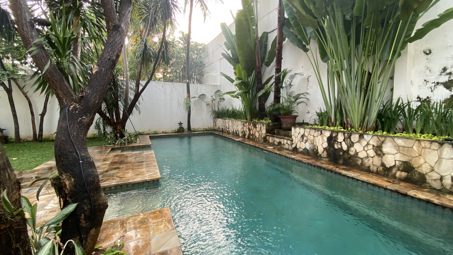 Beautiful and comfy house bali style in cipete, jakarta selatan