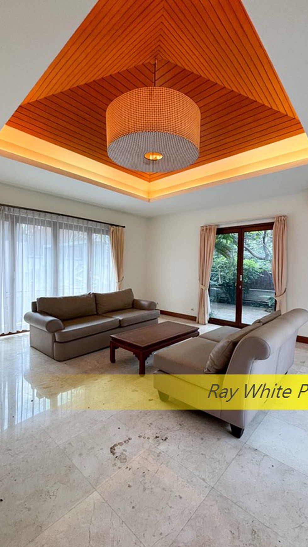 TROPICAL DESIGN IN HOUSE AT KEMANG JAKARTA SELATAN