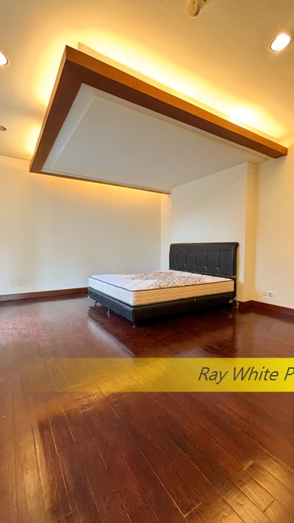 TROPICAL DESIGN IN HOUSE AT KEMANG JAKARTA SELATAN