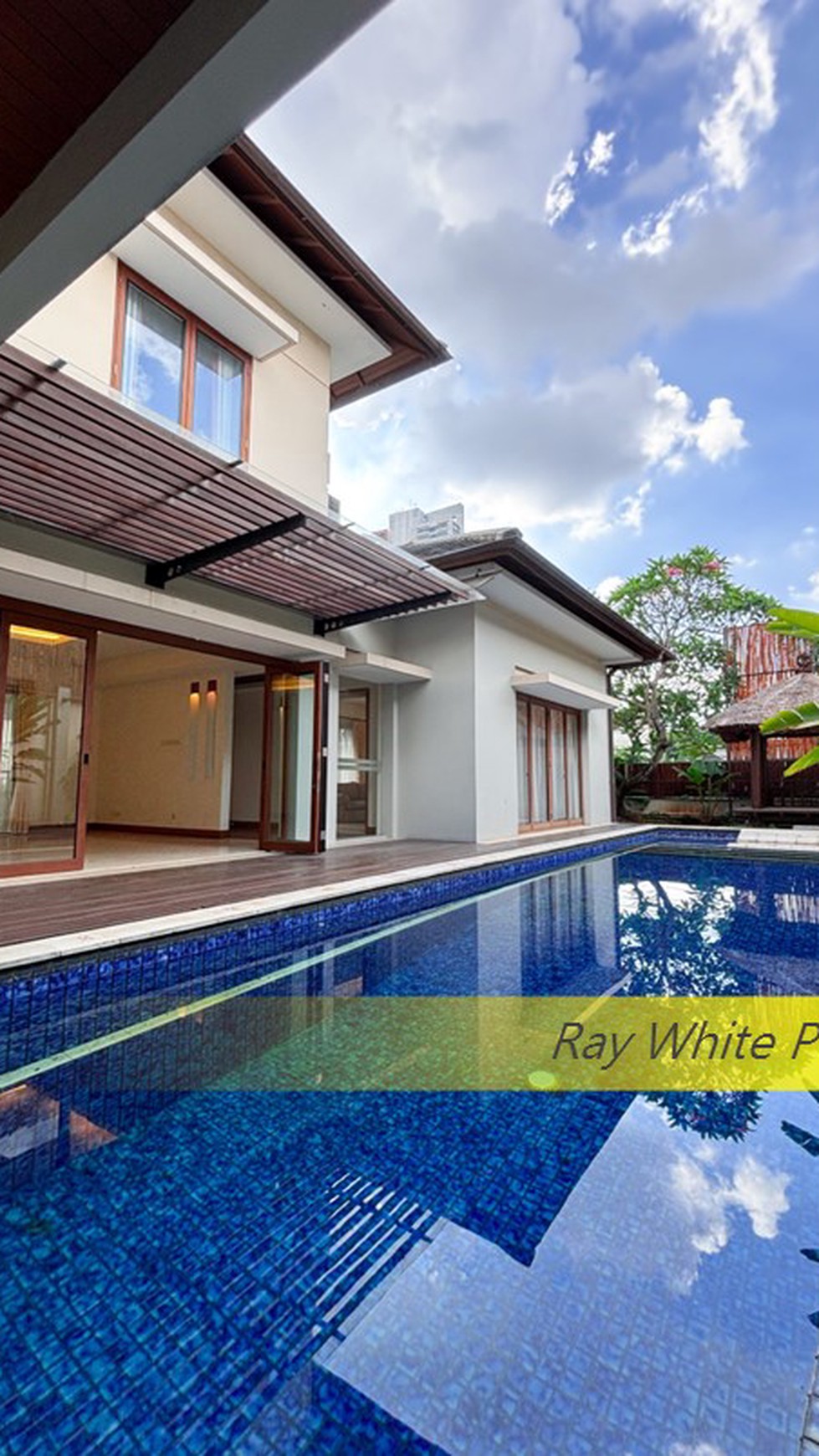 TROPICAL DESIGN IN HOUSE AT KEMANG JAKARTA SELATAN