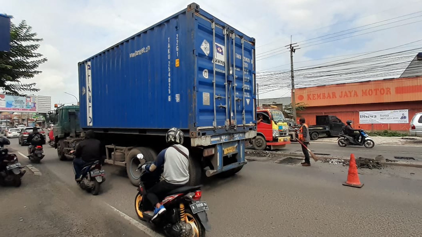 Disewakan Gudang Pinggir Jalan Raya Sultan Agung Bekasi